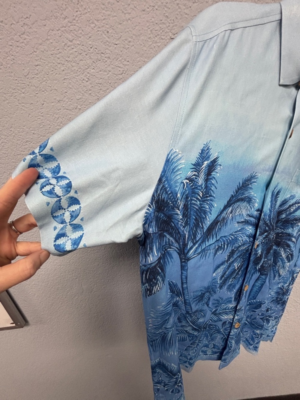 NWT Tommy Bahama Blue Gradient Palm-Print Button-Down Short Sleeve Shirt - Picture 7 of 12